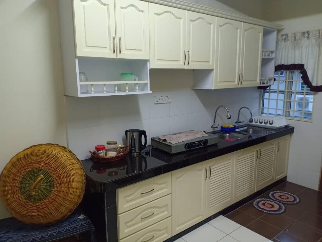 Kh Homestay Comfy N Calm Seri Manjung Dış mekan fotoğraf
